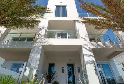 SkY255 - 4 Bedroom Townhouse - Lauderdale by the Sea, Florida