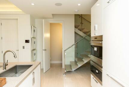 SkY255 - 4 Bedroom Townhouse - Lauderdale by the Sea, Florida