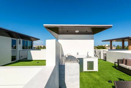 SkY255 - 4 Bedroom Townhouse - Lauderdale by the Sea, Florida