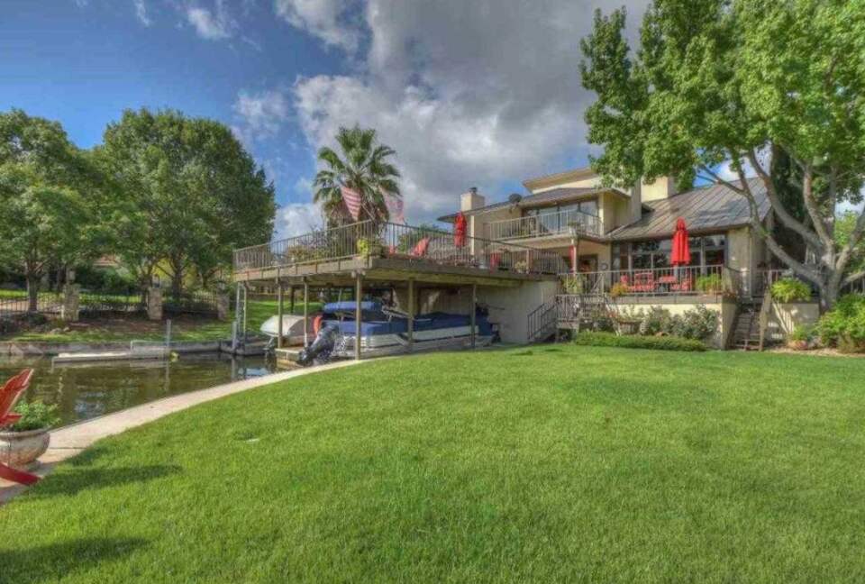 Horseshoe Bay Luxury Lakehouse - La Mansion - Horseshoe Bay, Texas