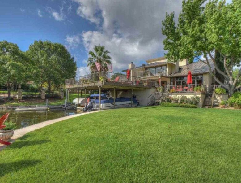 Horseshoe Bay Luxury Lakehouse - La Mansion - Horseshoe Bay, Texas