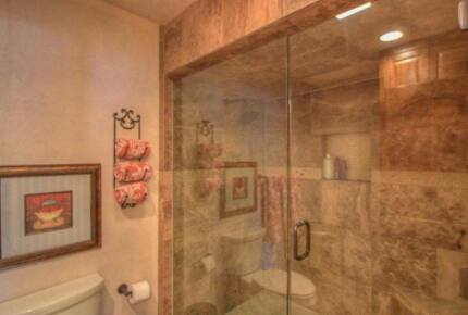 Horseshoe Bay Luxury Lakehouse - La Mansion - Horseshoe Bay, Texas