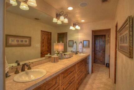 Horseshoe Bay Luxury Lakehouse - La Mansion - Horseshoe Bay, Texas