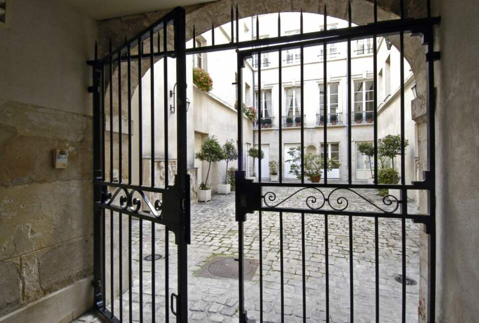 Rue de Seine - Paris, France