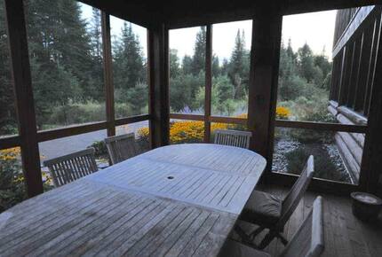 Luxury on the River - Lac Supérieur, Canada