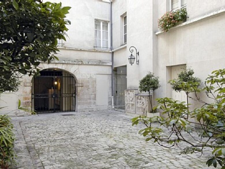 Rue de Seine - Paris, France