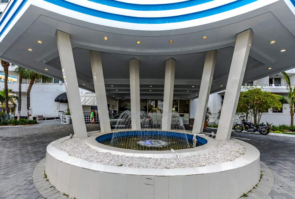 Ocean Manor Beach Condo - Fort Lauderdale, Florida