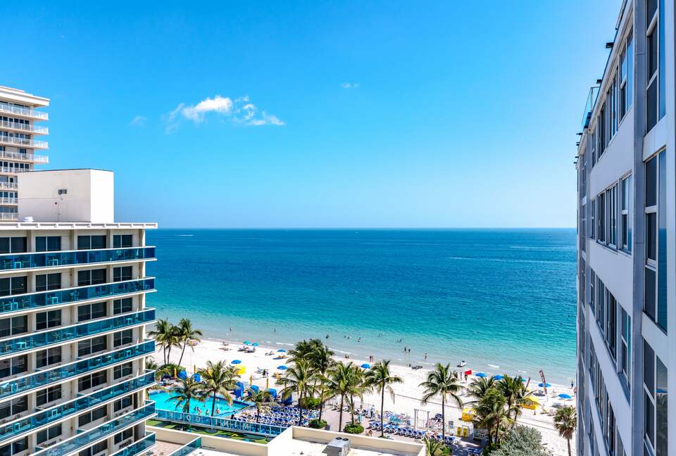 Ocean Manor Beach Condo - Fort Lauderdale, Florida