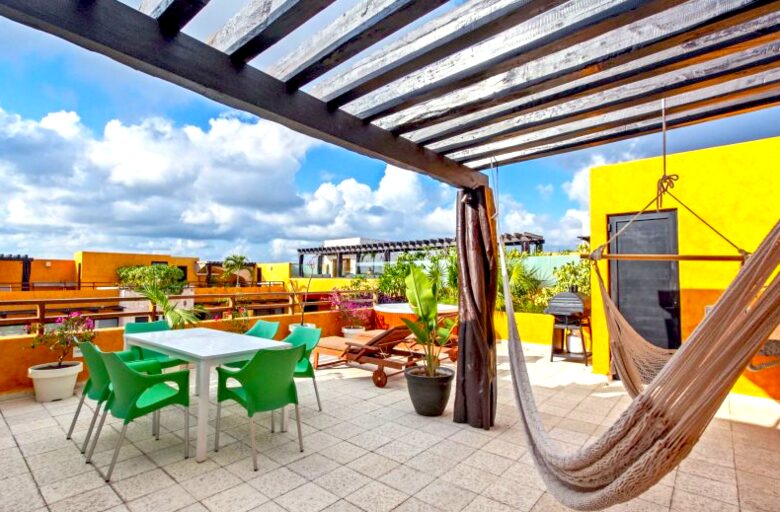 Happiness at Lunada - Playa del Carmen, Mexico