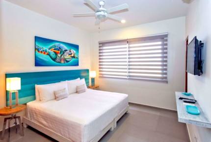 Happiness at Lunada - Playa del Carmen, Mexico