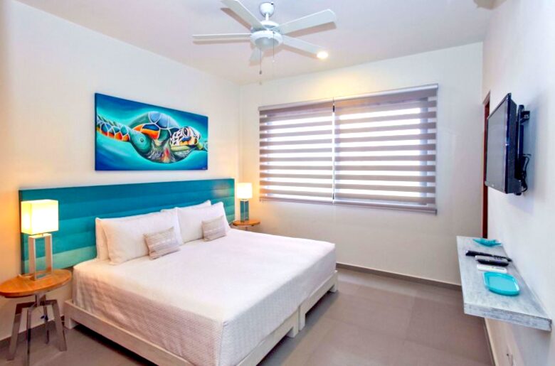 Happiness at Lunada - Playa del Carmen, Mexico