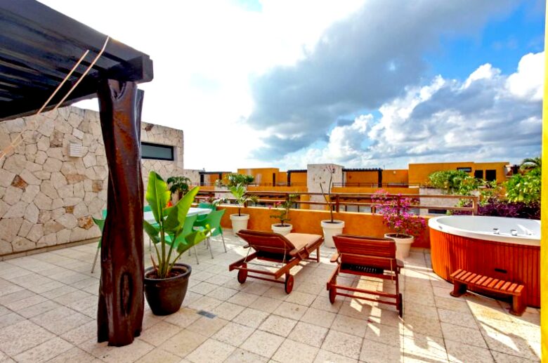 Happiness at Lunada - Playa del Carmen, Mexico