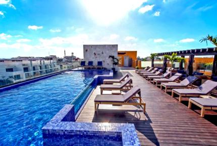 Happiness at Lunada - Playa del Carmen, Mexico