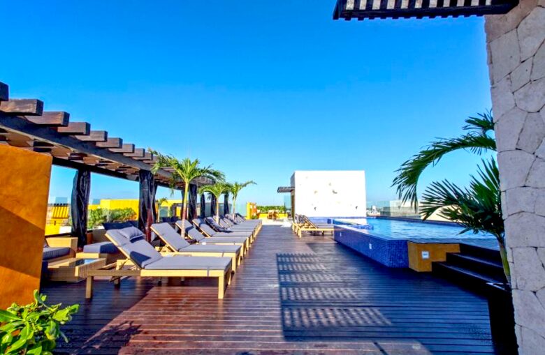 Happiness at Lunada - Playa del Carmen, Mexico