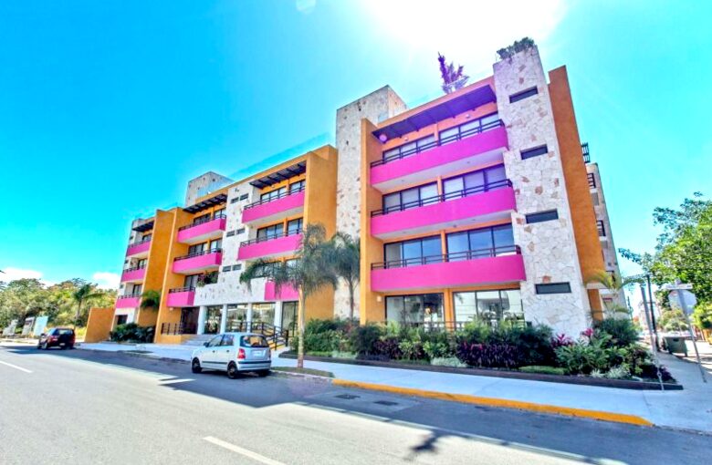 Happiness at Lunada - Playa del Carmen, Mexico