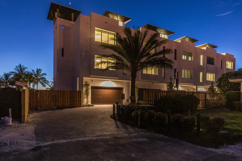 SkY255 - 4 Bedroom Townhouse - Lauderdale by the Sea, Florida