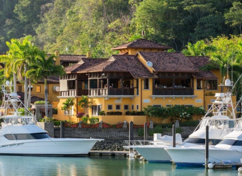 Pura Vida Beach Estate - Playa Herradura, Costa Rica