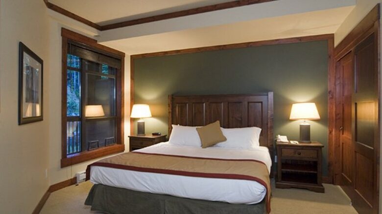 First Tracks Lodge - 2 Bedroom Residence - Whistler, Canada