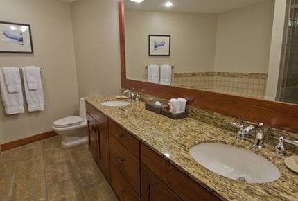 First Tracks Lodge - 2 Bedroom Residence - Whistler, Canada