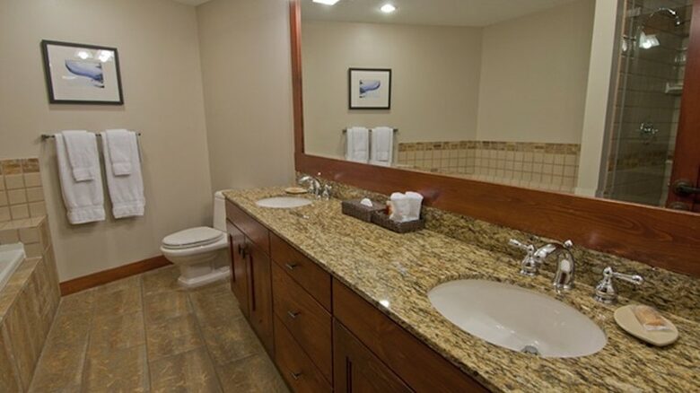 First Tracks Lodge - 2 Bedroom Residence - Whistler, Canada