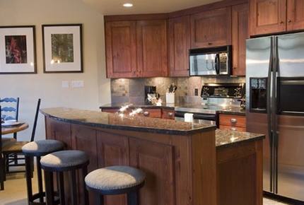 First Tracks Lodge - 2 Bedroom Residence - Whistler, Canada