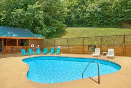 Angels Crest Arrowhead Log Cabin Resort - Pigeon Forge, Tennessee