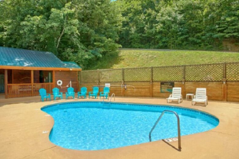 Angels Crest Arrowhead Log Cabin Resort - Pigeon Forge, Tennessee