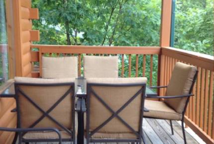 Angels Crest Arrowhead Log Cabin Resort - Pigeon Forge, Tennessee