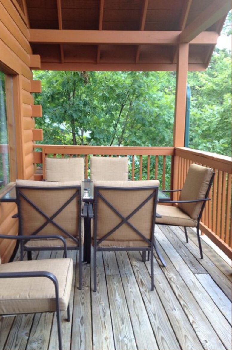 Angels Crest Arrowhead Log Cabin Resort - Pigeon Forge, Tennessee