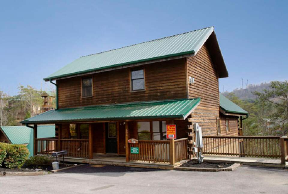 Angels Crest Arrowhead Log Cabin Resort - Pigeon Forge, Tennessee