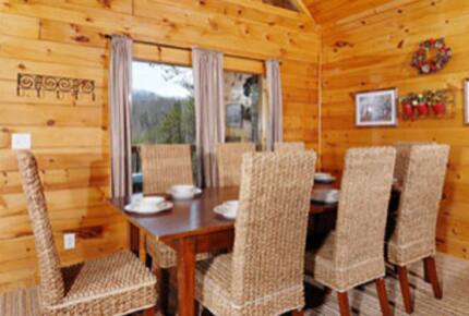 Angels Crest Arrowhead Log Cabin Resort - Pigeon Forge, Tennessee