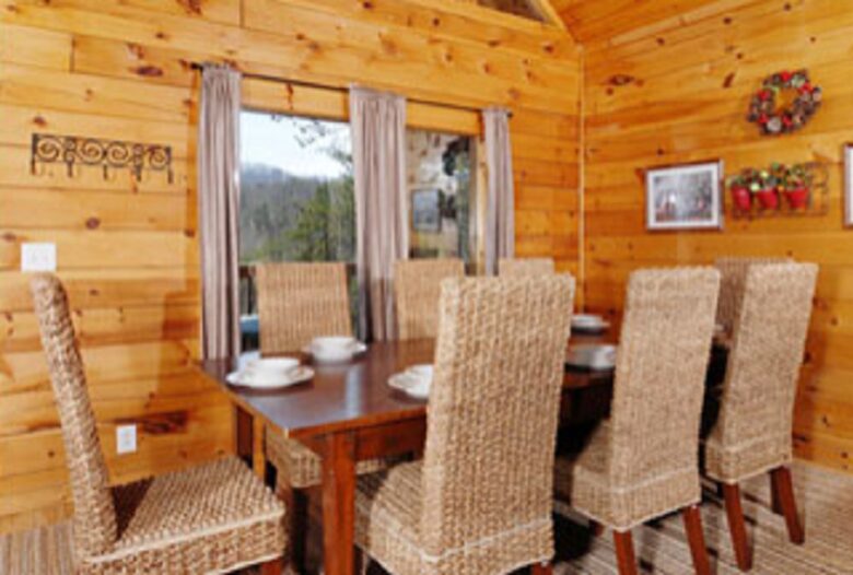 Angels Crest Arrowhead Log Cabin Resort - Pigeon Forge, Tennessee