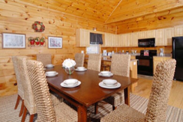 Angels Crest Arrowhead Log Cabin Resort - Pigeon Forge, Tennessee