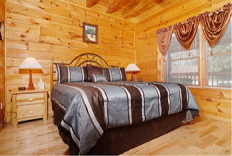 Angels Crest Arrowhead Log Cabin Resort - Pigeon Forge, Tennessee