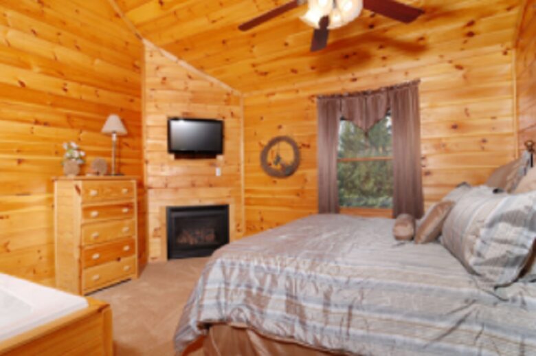 Angels Crest Arrowhead Log Cabin Resort - Pigeon Forge, Tennessee