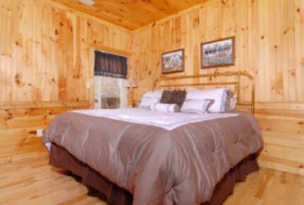 Angels Crest Arrowhead Log Cabin Resort - Pigeon Forge, Tennessee