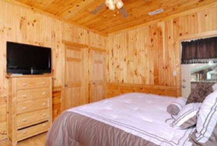 Angels Crest Arrowhead Log Cabin Resort - Pigeon Forge, Tennessee