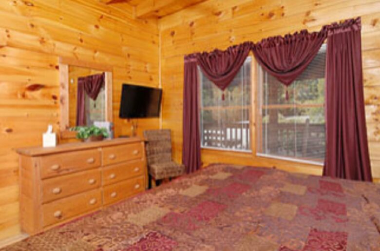 Angels Crest Arrowhead Log Cabin Resort - Pigeon Forge, Tennessee