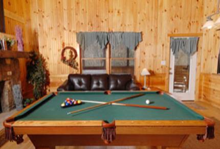Angels Crest Arrowhead Log Cabin Resort - Pigeon Forge, Tennessee