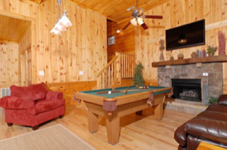 Angels Crest Arrowhead Log Cabin Resort - Pigeon Forge, Tennessee