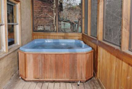 Angels Crest Arrowhead Log Cabin Resort - Pigeon Forge, Tennessee