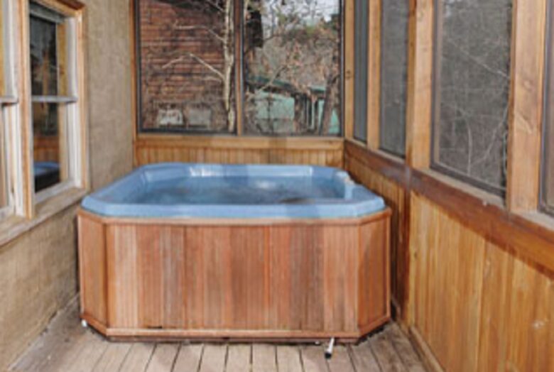 Angels Crest Arrowhead Log Cabin Resort - Pigeon Forge, Tennessee