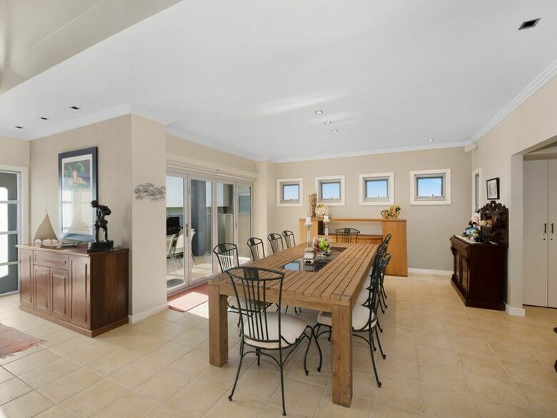 Beachfront Villa Dandaloo - Avoca, Australia