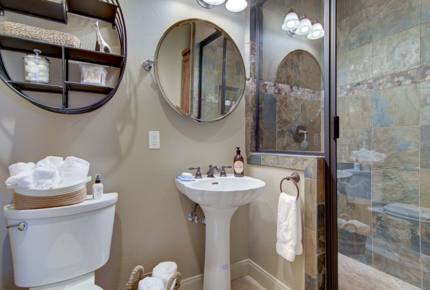 Firesong Ranch and Glamping - The Casita and Ndotto - Spicewood, Texas