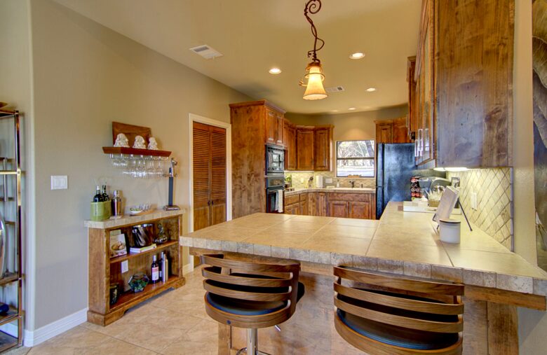 Firesong Ranch and Glamping - The Casita and Ndotto - Spicewood, Texas