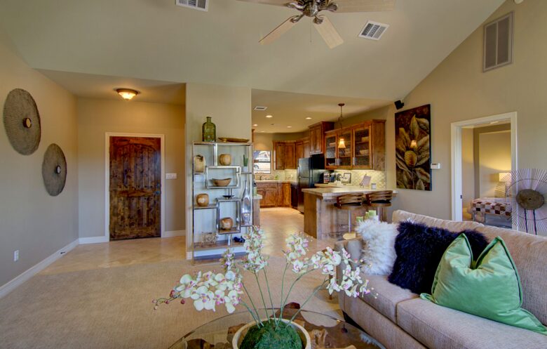 Firesong Ranch and Glamping - The Casita and Ndotto - Spicewood, Texas