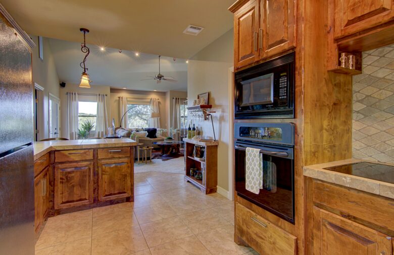 Firesong Ranch and Glamping - The Casita and Ndotto - Spicewood, Texas