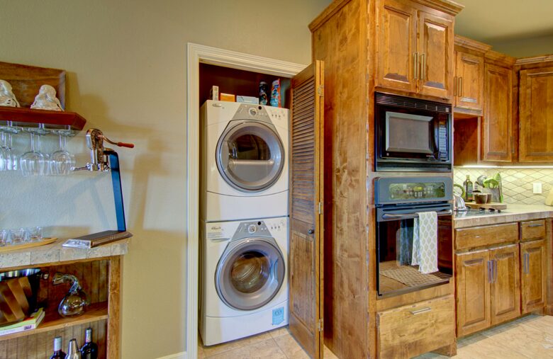 Firesong Ranch and Glamping - The Casita and Ndotto - Spicewood, Texas