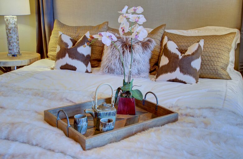 Firesong Ranch and Glamping - The Casita and Ndotto - Spicewood, Texas