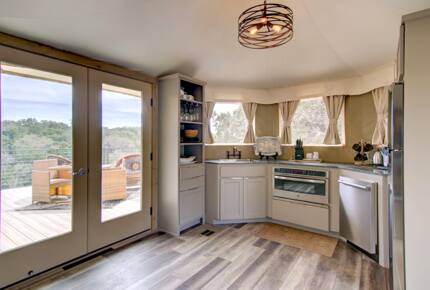 Firesong Ranch and Glamping - The Casita and Ndotto - Spicewood, Texas